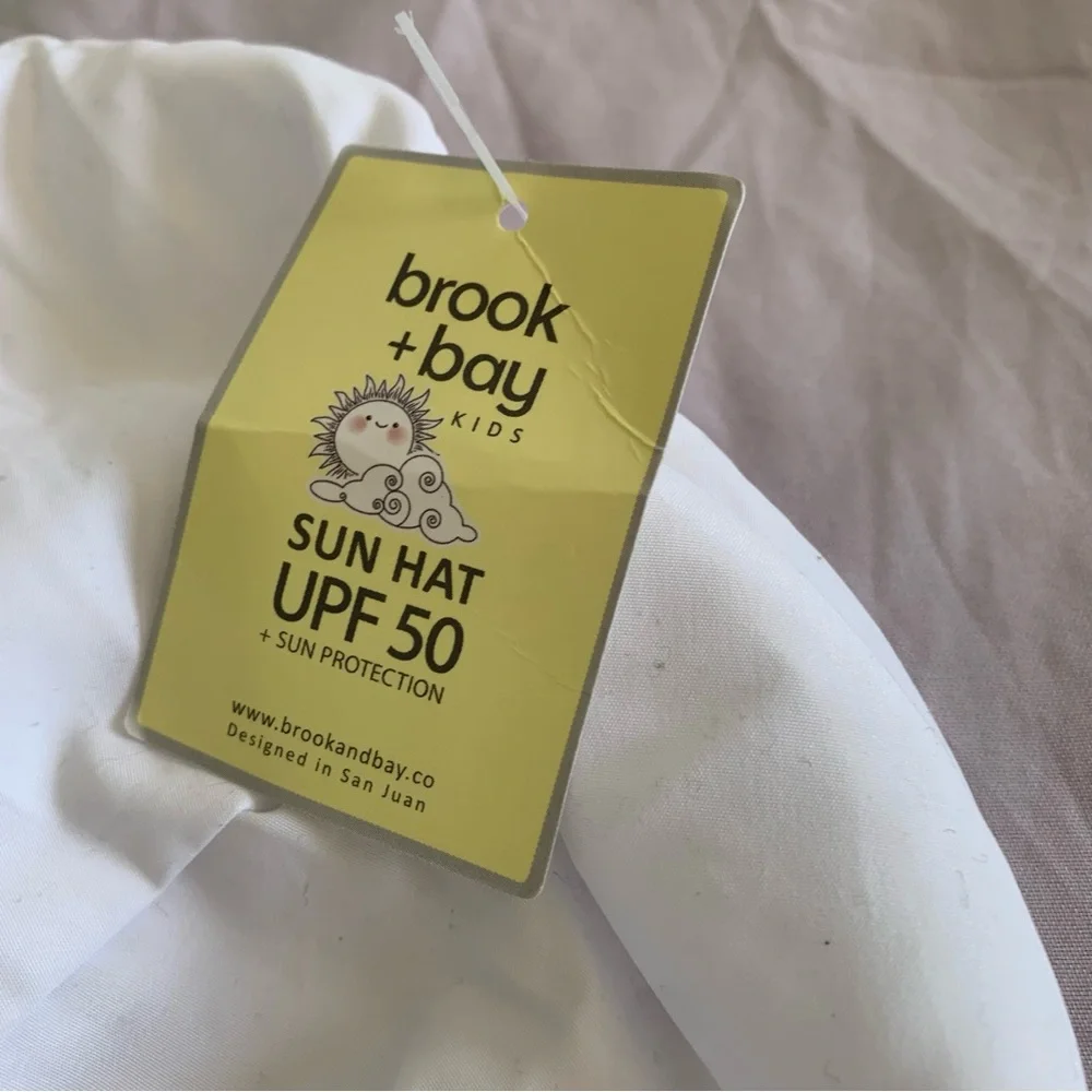Brook + Bay Kids‎ White Sun Hat with Chin Ties UPF5O Sun Protection Adjustable